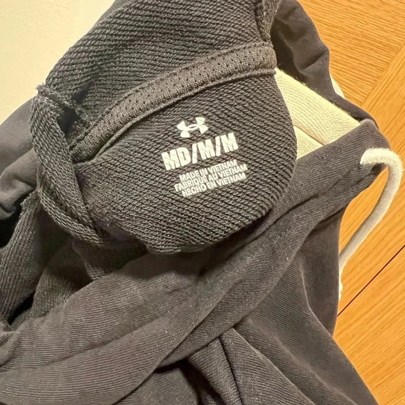 UNDER ARMOUR -Short sleeve mens sweatshirt BLACK Size Medium - Picture 5 of 5